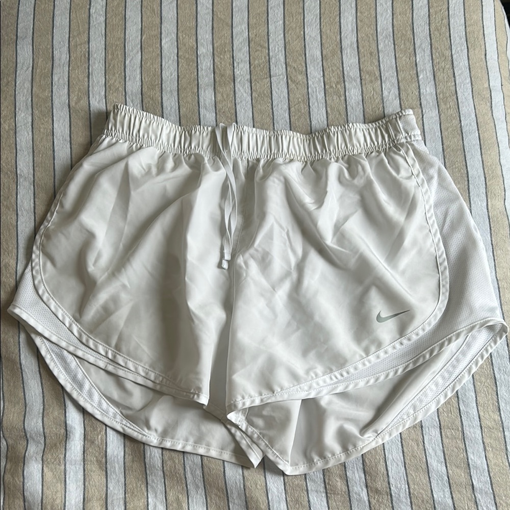 Nike White Athletic Shorts Lightweight Moisture-Wicking